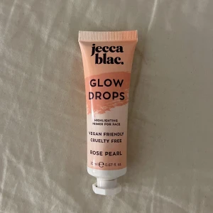 Glow drops - En primer som ger jättefint glow🤍den är helt oanvänd☺️Säljer för 50kr🤍🫶🏼