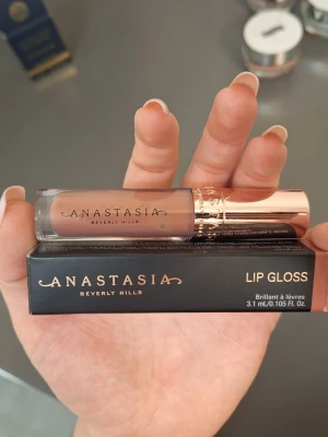 Lip gloss från Anastasia  - Oanvänd och i färgen deep taupe