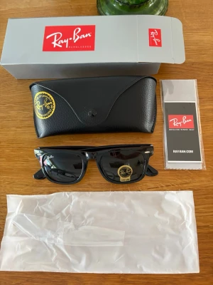 Ray-Ban Wayfarer - Helt nya! Endast provade, kommer med fodral och putsduk. Modell Wayfarer - Ray-Ban