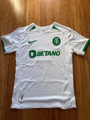 Gyökeres - Sporting fotbollströja från säsongen dem vann ligan med gyökeres på ryggen. Mycket bra skick knappt använd, player edition