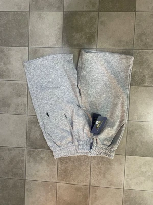 Ralph Lauren shorts  - Säljer mina helt nya Ralph Lauren shorts som tyvärr är för små på mig
