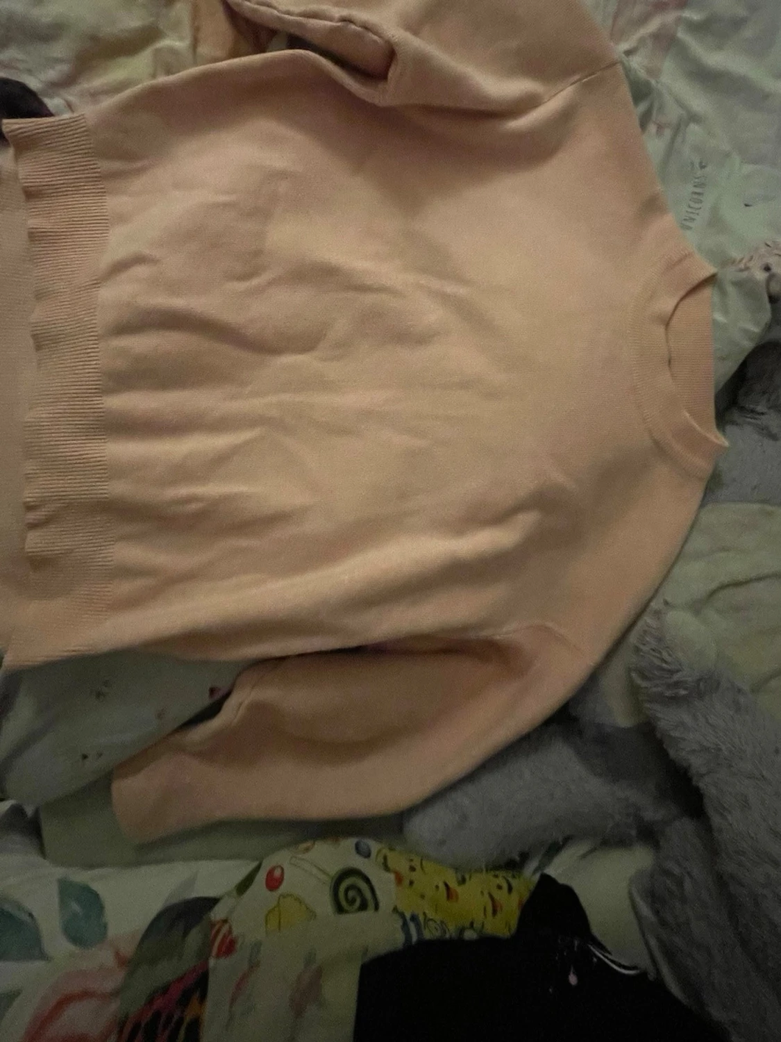 Ljusbeige stickad tröja