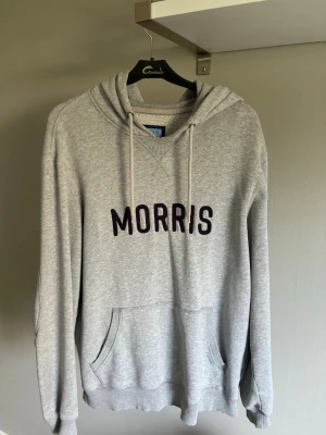 Morris hoodie - Tjena! Jag säljer nu min gråa hoodie från Morris i storlek M. Hör av er vid mer frågor!