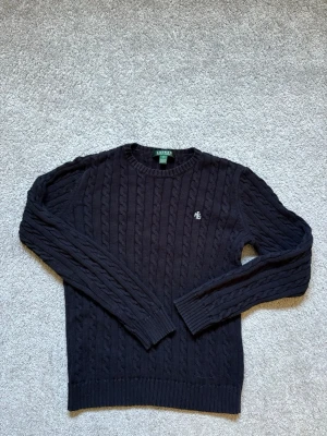 Svart stickad tröja RL - Säljer denna stilrena tröja från Ralph Lauren 🎱 storlek S passar xs och nog xxs!!