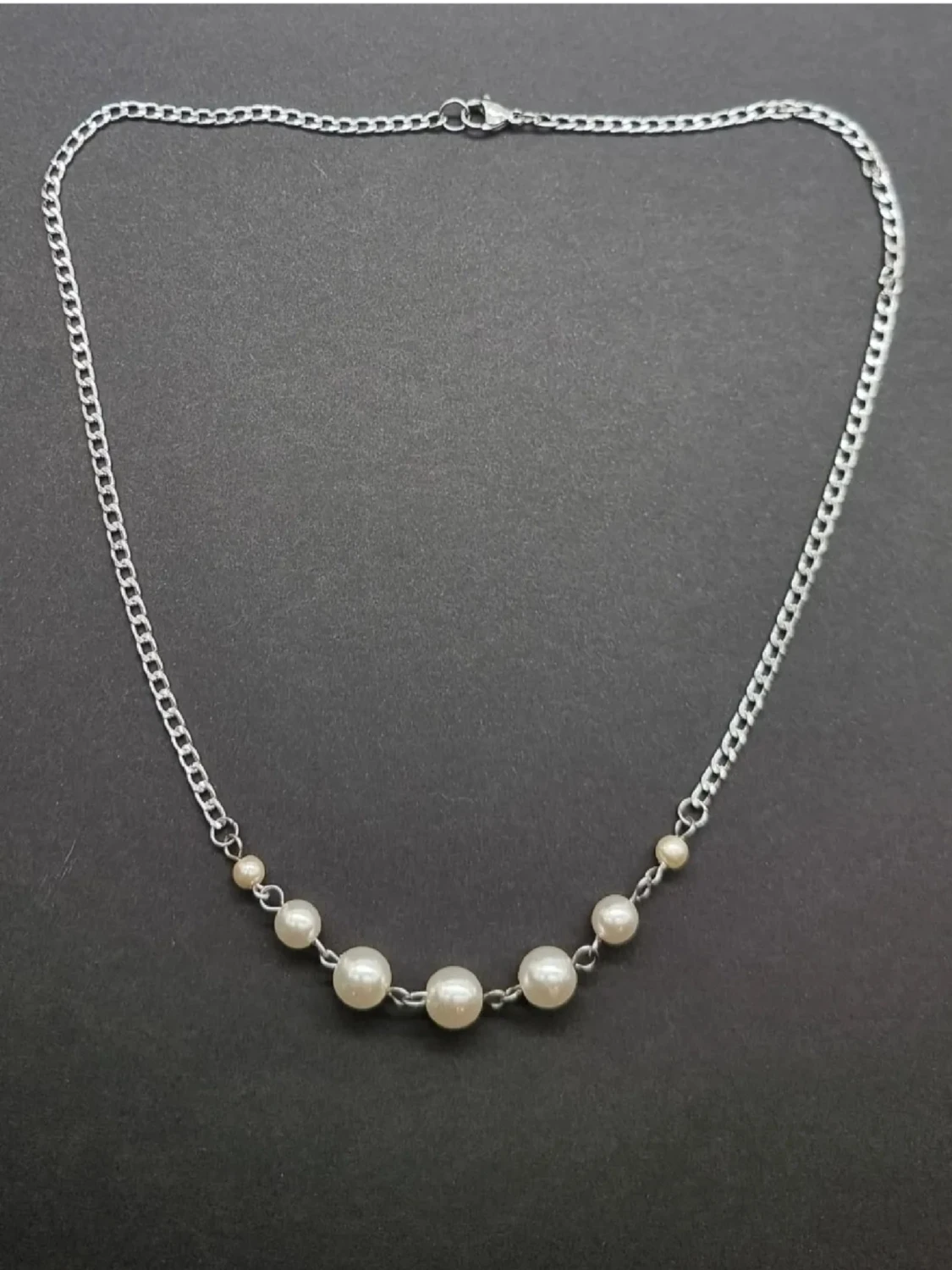 Handgjort halsband med pärlor  - 1