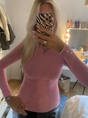 Rosa tröja - Rosa genomskinlig tröja, endast andvänd 1 gång