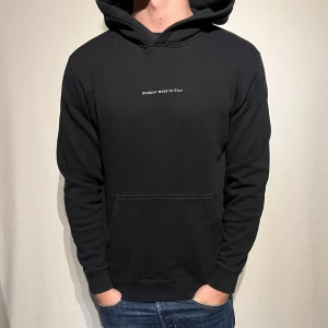 Dondup Hoodie - En väldigt snygg hoodie från dondup i fint skick! Storlek M. Snörena saknas. Hör av er vid frågor!