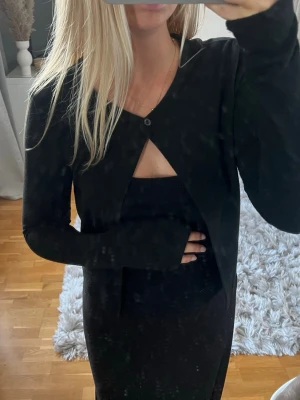Svart söt kofta - Svart söt kofta, från Gina Tricot storlek S.