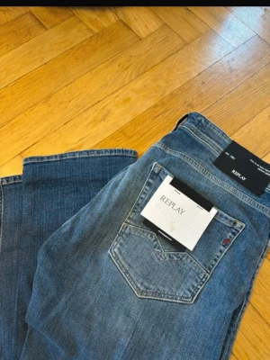 Blå jeans från Replay - Helt nya Replay jeans I storlek 33W och 34 L.