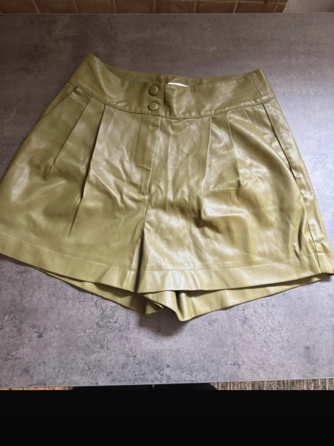 Gröna shorts EDITED 36 - 1
