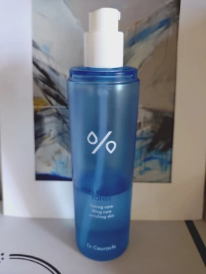Dr Ceuracle Hyal Reyouth Toner  - Passade  tyvärr ej min hy❣️ mängd kvar i flaskan se bild💞 titta gärna på mina andra försäljningar också☀️Dr. Ceuracle Hyal Reyouth Toner är en ansiktstoner som är framtagen för att ge huden "firming care", "lifting care" och "enriching skin". 