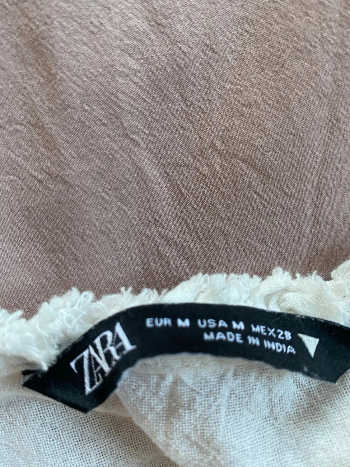 Vit spetsig linnetopp från Zara - 1