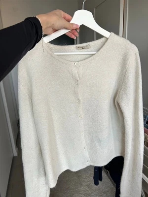 Stickad cardigan  - Använd sparsamt 
