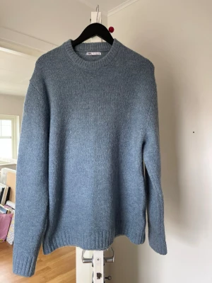 Ljusblå stickad tröja från Zara - Snygg stickad tröja från Zara | Storlek L | Mycket bra skick✅|