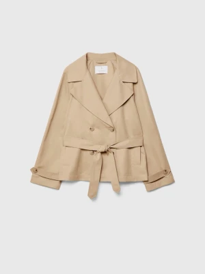 Trenchcoat  - Trenchcoat från stadivarius, används inte så mycket därav säljer jag den. Sjukt snygg, och bra kvalité på materialet. Använd fåtal gånger