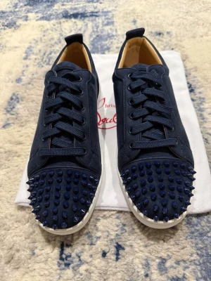 Blåa loubs skor - snygga skor. ingen box.