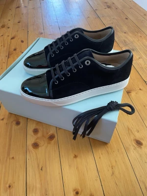 Lanvin skor (nya) - Hej, säljer nu dessa svin snygga lanvin skor. Skorna är i nya!  Begränsat antal boxar och dustbag. Hör av dig vid frågor