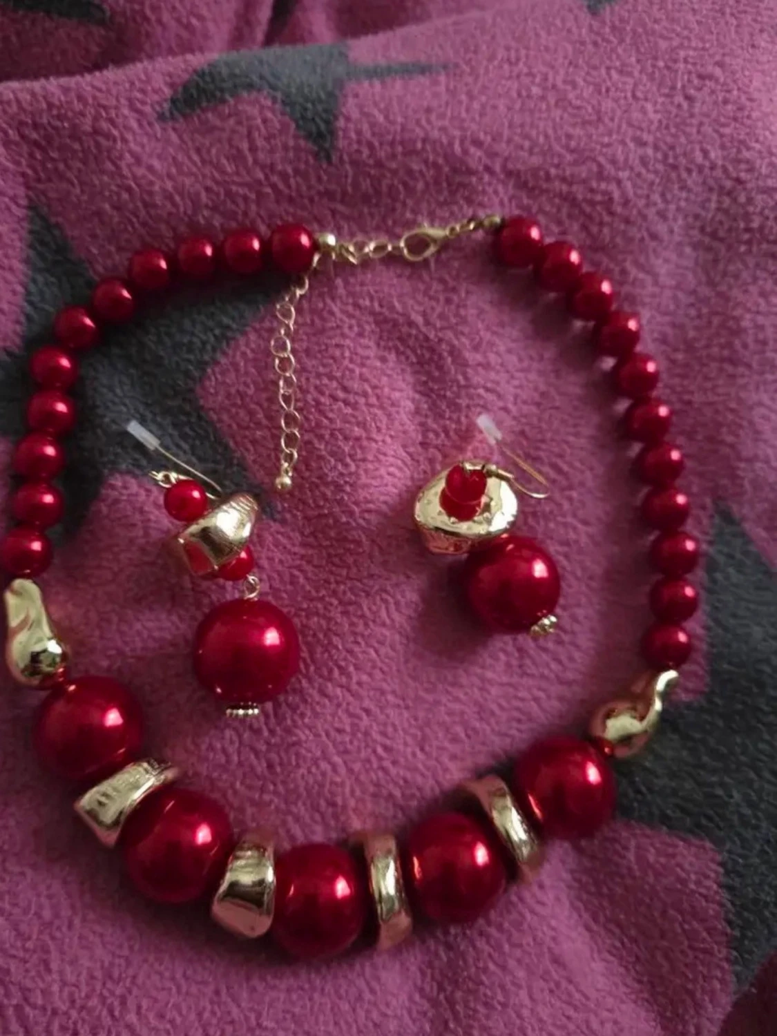 Rött pärlset med halsband och örhängen - 3