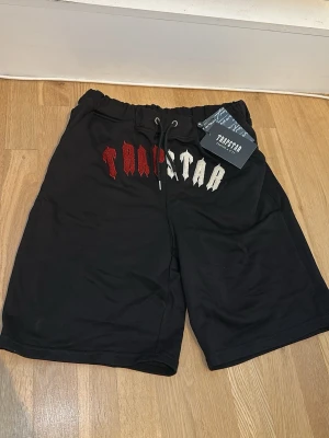 Svarta Trapstar shorts  - Helt nya, mått kan skickas vid intresse, skriv för frågo