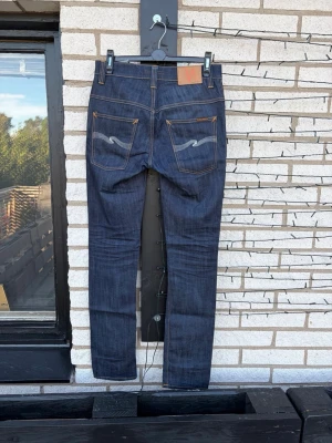 Nudie jeans - Nudie jeans thinn finn 31/34 mycket fint skick knappt använda tveka inte på att höra av dig om du har några frågor.