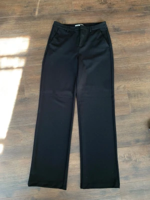 Kostymbyxor Only L/32 - Endast provade! Stl L/ längd 32