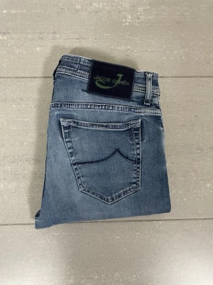 Jacob Cohën Jeans - Säljer nu dessa Jacob Cohën Jeans i Moddel Type 688 i storlek 32 med mått ca 39 o 100 cm, skriv för fler bilder/frågor🙌🏼