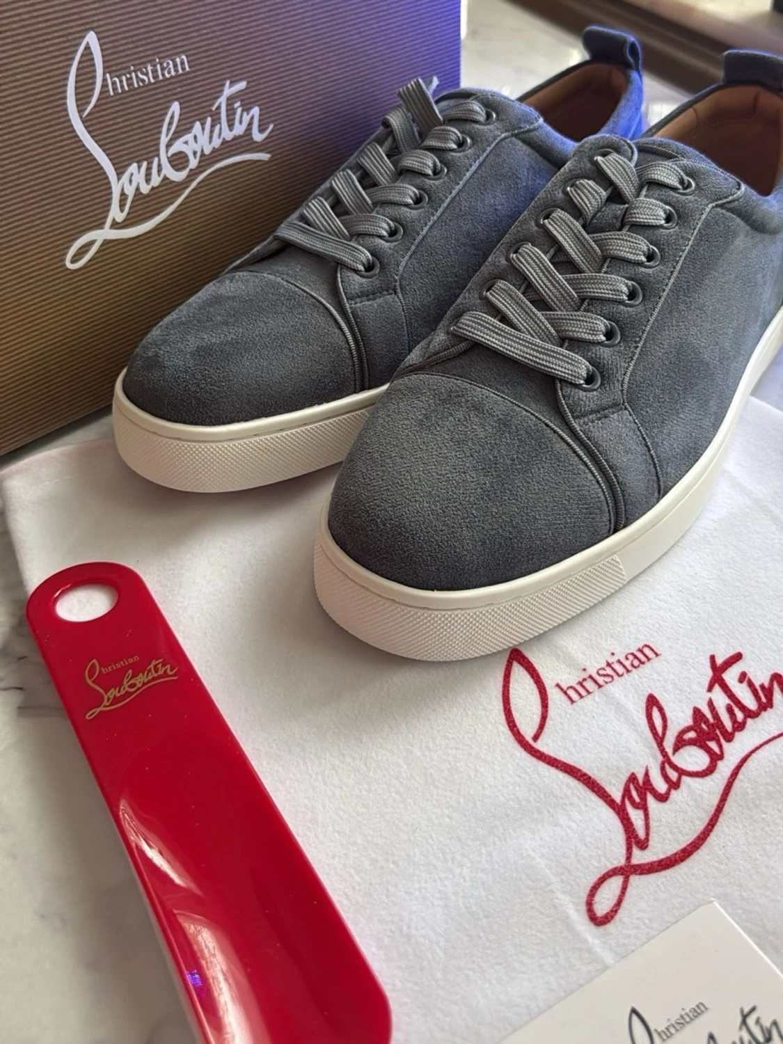 Gråa sneakers från Christian Louboutin - 1