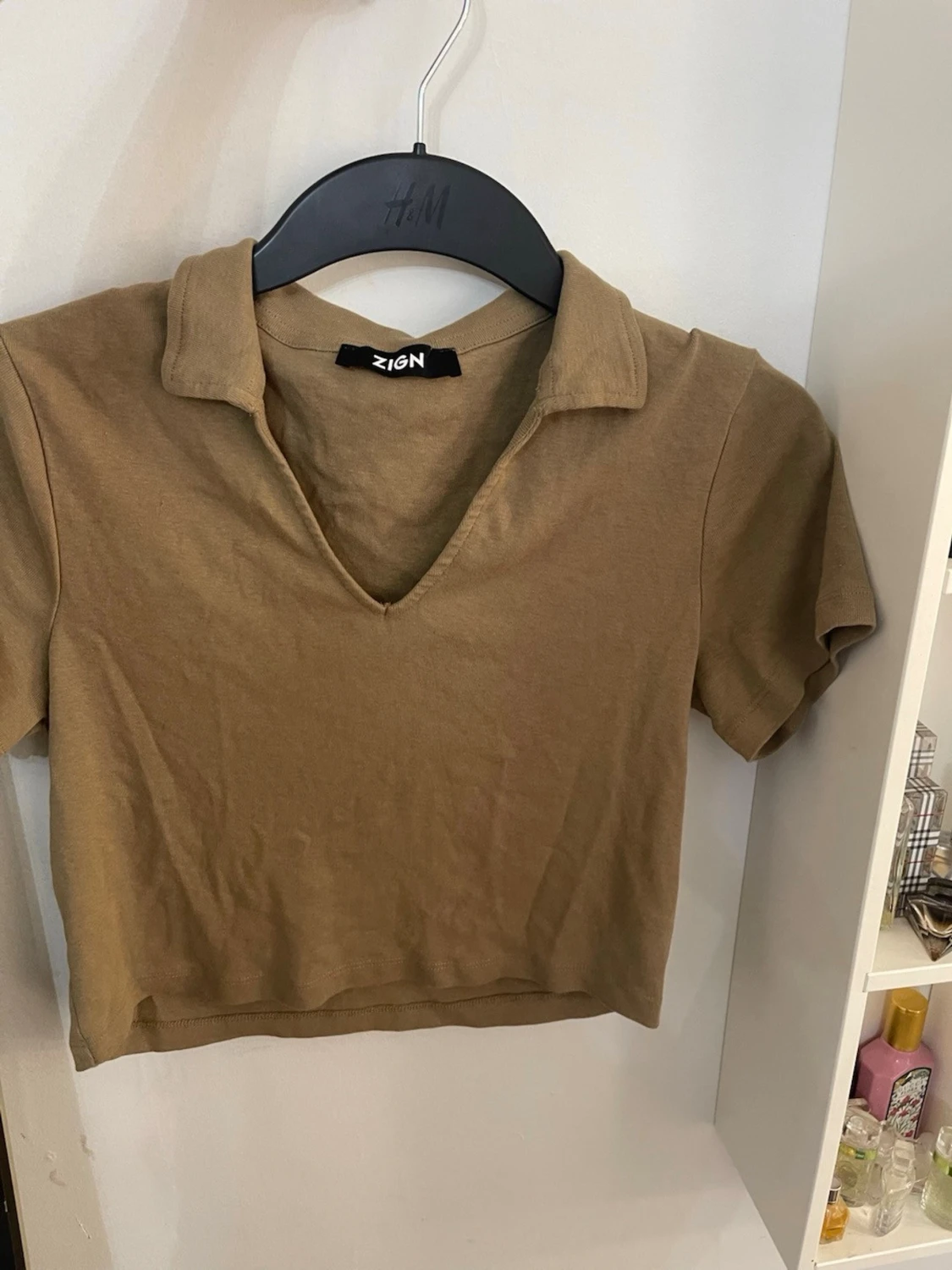 Beige croppad topp med krage - 1