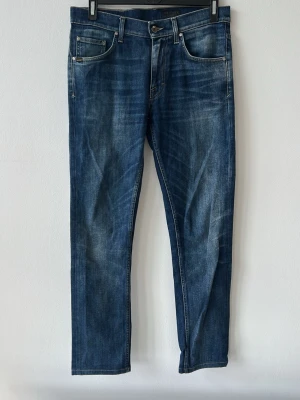 Tiger of Sweden Jeans  - Tjena, säljer ett par schyssta tiger of sweden jeans i modellen Sharp , i strl W30/L32 Jeansen är i färgen marinblå och är i ett bra skick hör gärna av dig om du har några frågor🤗4