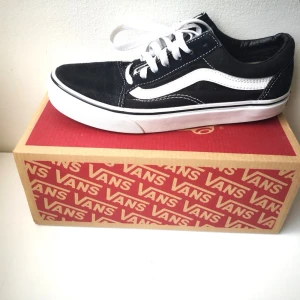  Vans sneakers skor strl 38 - innermått 24 cm, jättefint begagnat skick