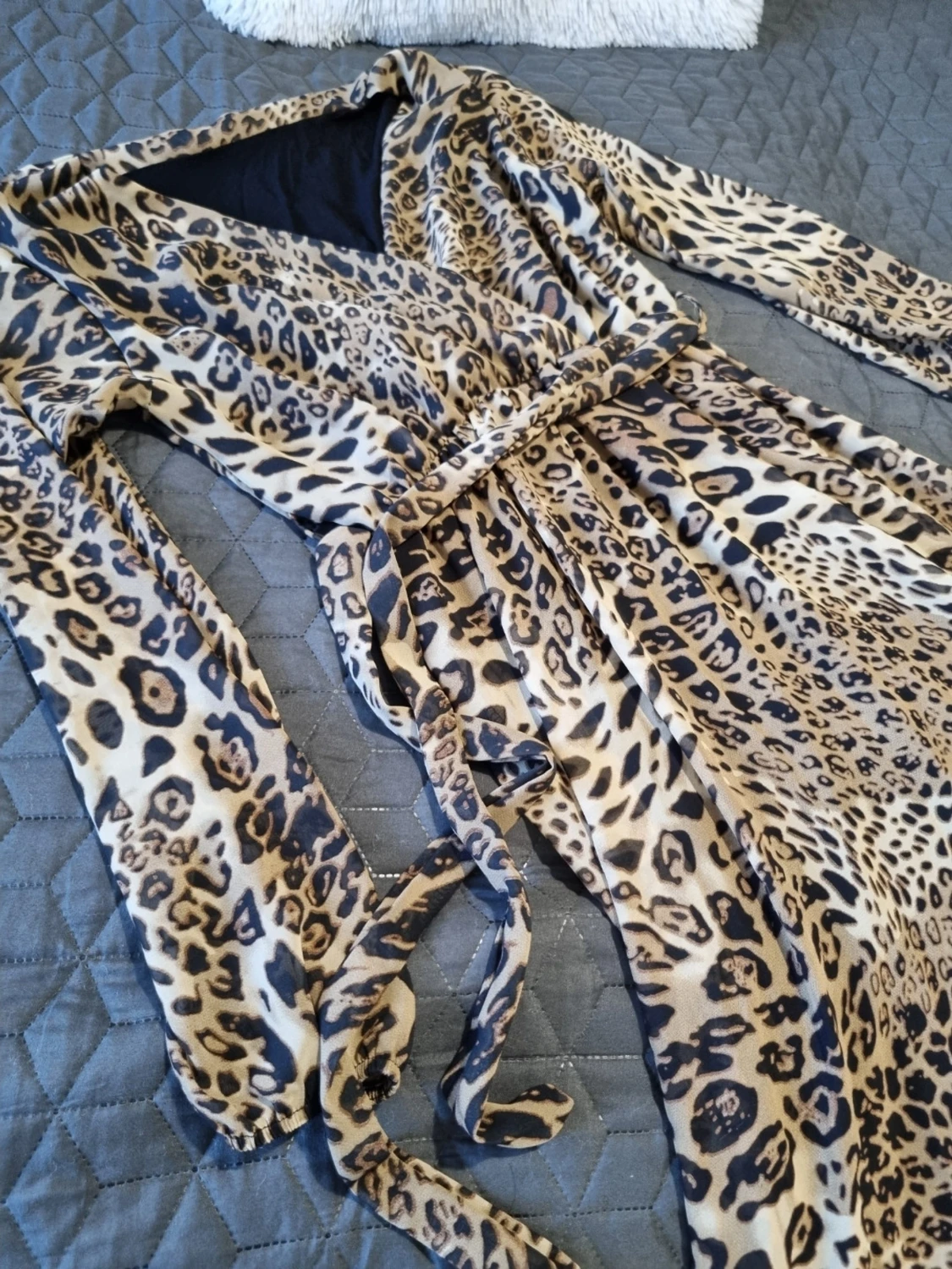 Leopardmönstrad klänning med bälte - 1
