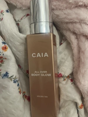 Caia  - Body glow från Caia!! Oanvänd endast testad 