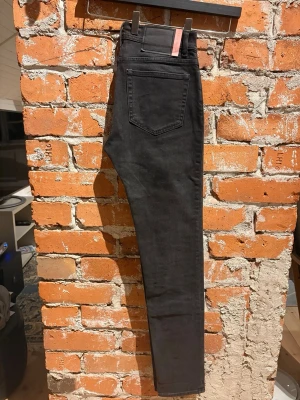 Acne Jeans - Acne jeans (modell North) 29/32 i nyskick, inga tecken på användning!