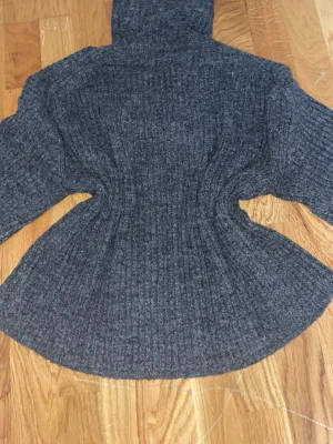 Stickad  - Stickad och super mysig utan defekter