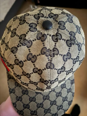 Gucci beige keps med GG-mönster - Snygg Gucci keps 