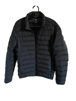 Svart pufferjacka från Uniqlo - svart pufferjacka från Uniqlo. Toppen skick 