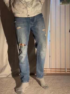 Archive Levi’s 501 - Säljer nu dessa galet feta jeansen från Levis  storleken står inte men skulle uppskatta de till 33/32 Modellen är 188cm och väger 78kg  Total längd: Benöppning: Midja:  Priset kan som alltid diskuteras, hör av er vid minsta fundering! Mvh Charlie