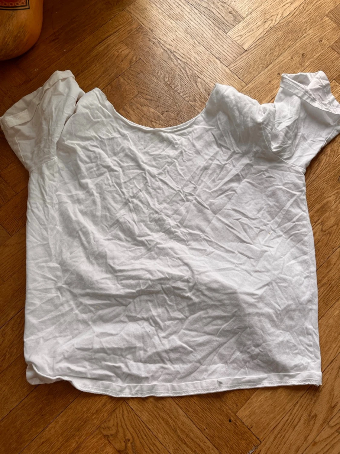 Vit basic t-shirt med rund hals - 1