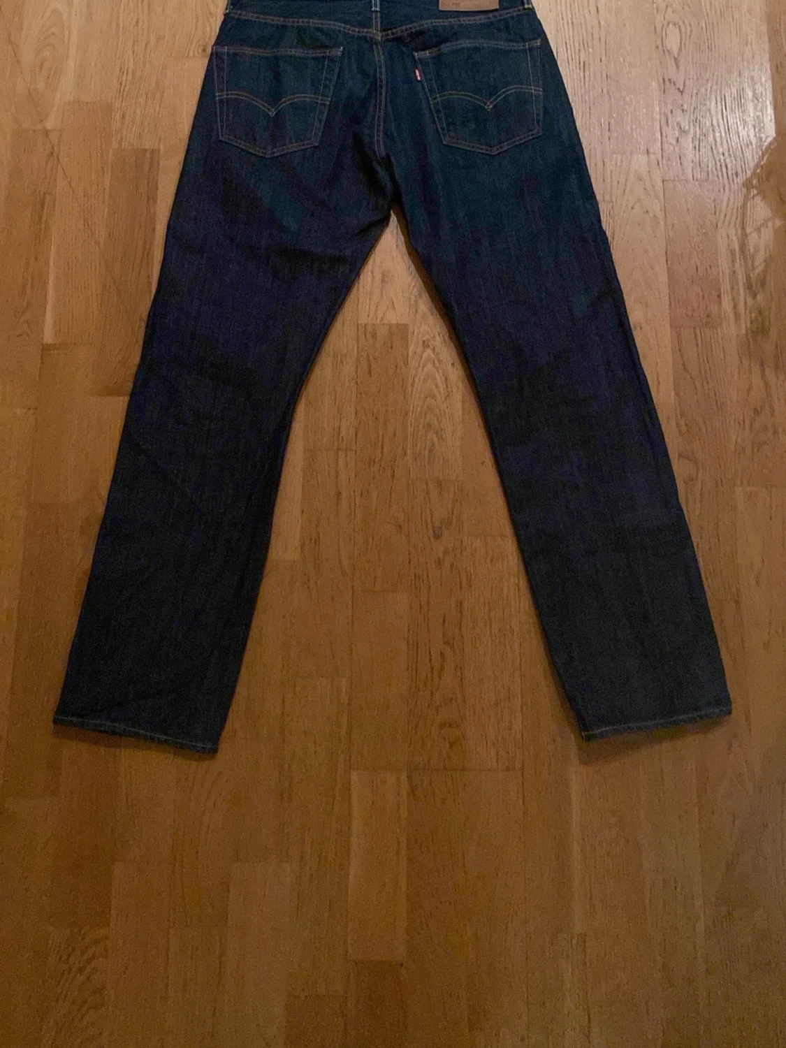 Mörkblå Levis 501 jeans  - 1