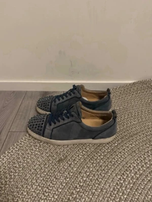 Louboutin Washed Blue - Washed Blue Christian Louboutins | storlek - 46 | bra skick | inget og medföljer | Sällsynt färg/modell, tillverkas ej längre | Hör av er vid frågor eller funderingar 