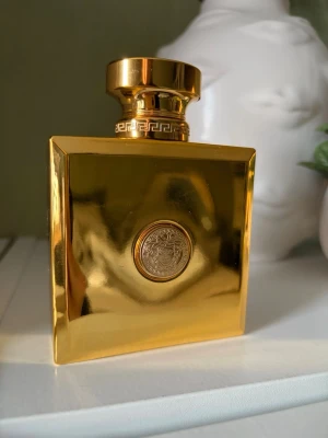 Versace Pour Femme Oud Oriental - 100ml från början med 60-65ml kvar