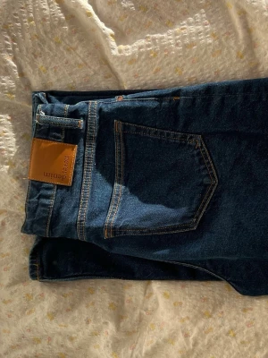 Raka jeans - Säljer min Jeans från Bik Bok i strl 29/32 ”38/M” nya utan prislapp