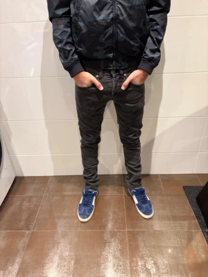 Dondup jeans - Dondup jeans | Riktigt feta och populära jeans | Skick= 9/10 | nypris= 4000 kr | vårt pris= 799 kr | Hör av dig vid minsta fundering