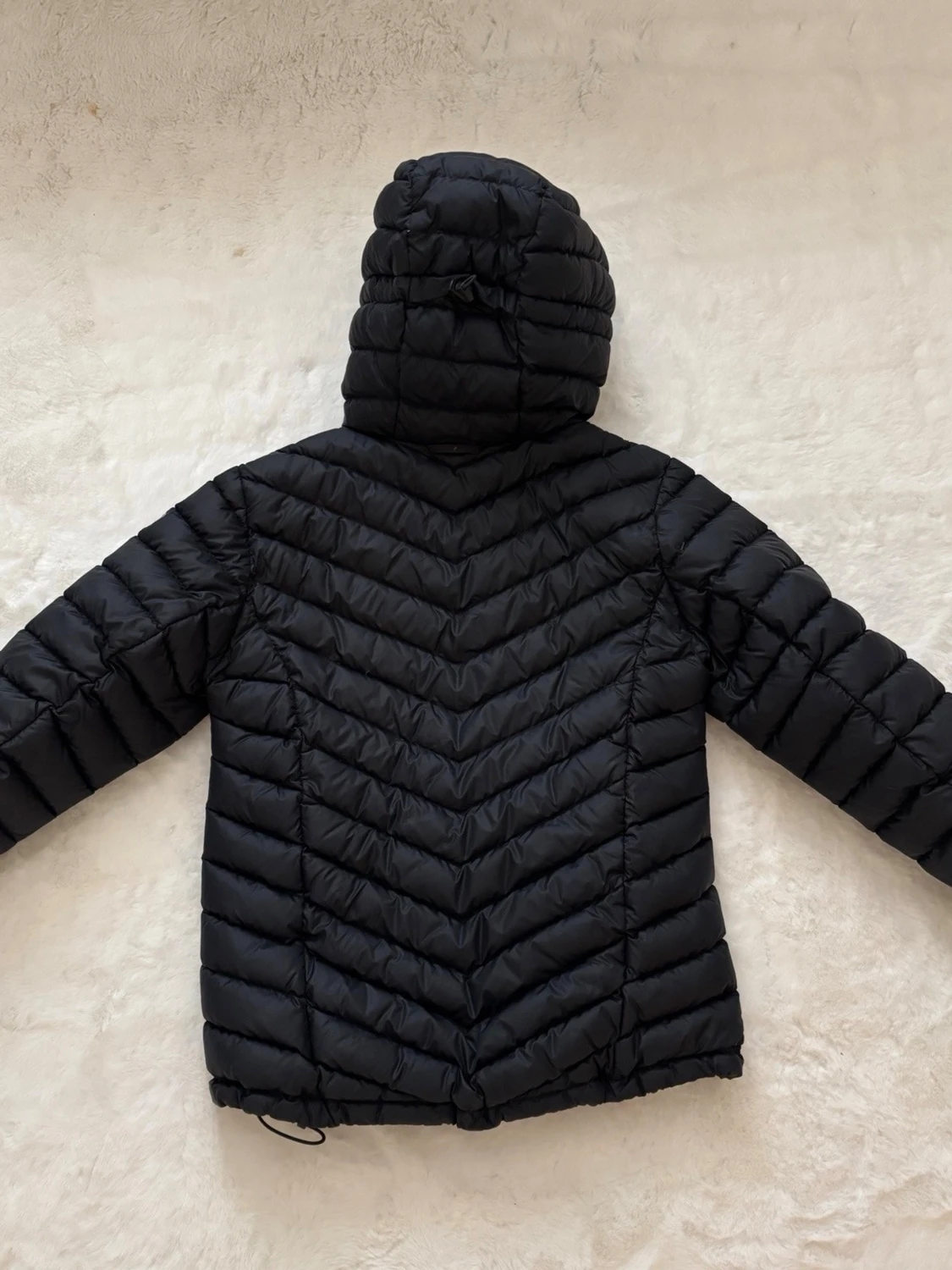 Svart pufferjacka från Peak Performance - 1