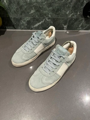 Valentino Flycrew skor  - Valentino Flycrew skor | Mycket bra skick | Storlek 40 passar 41 | Hör av dig vid minsta fråga eller fundering📩