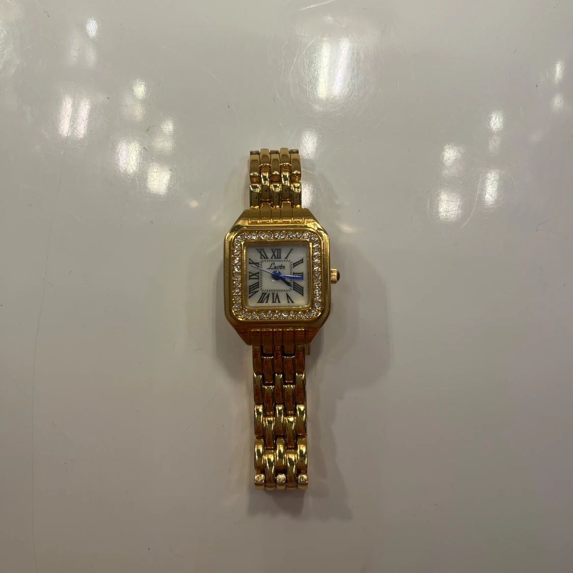 Guldfärgad fyrkantig klocka med länkarmband - 1