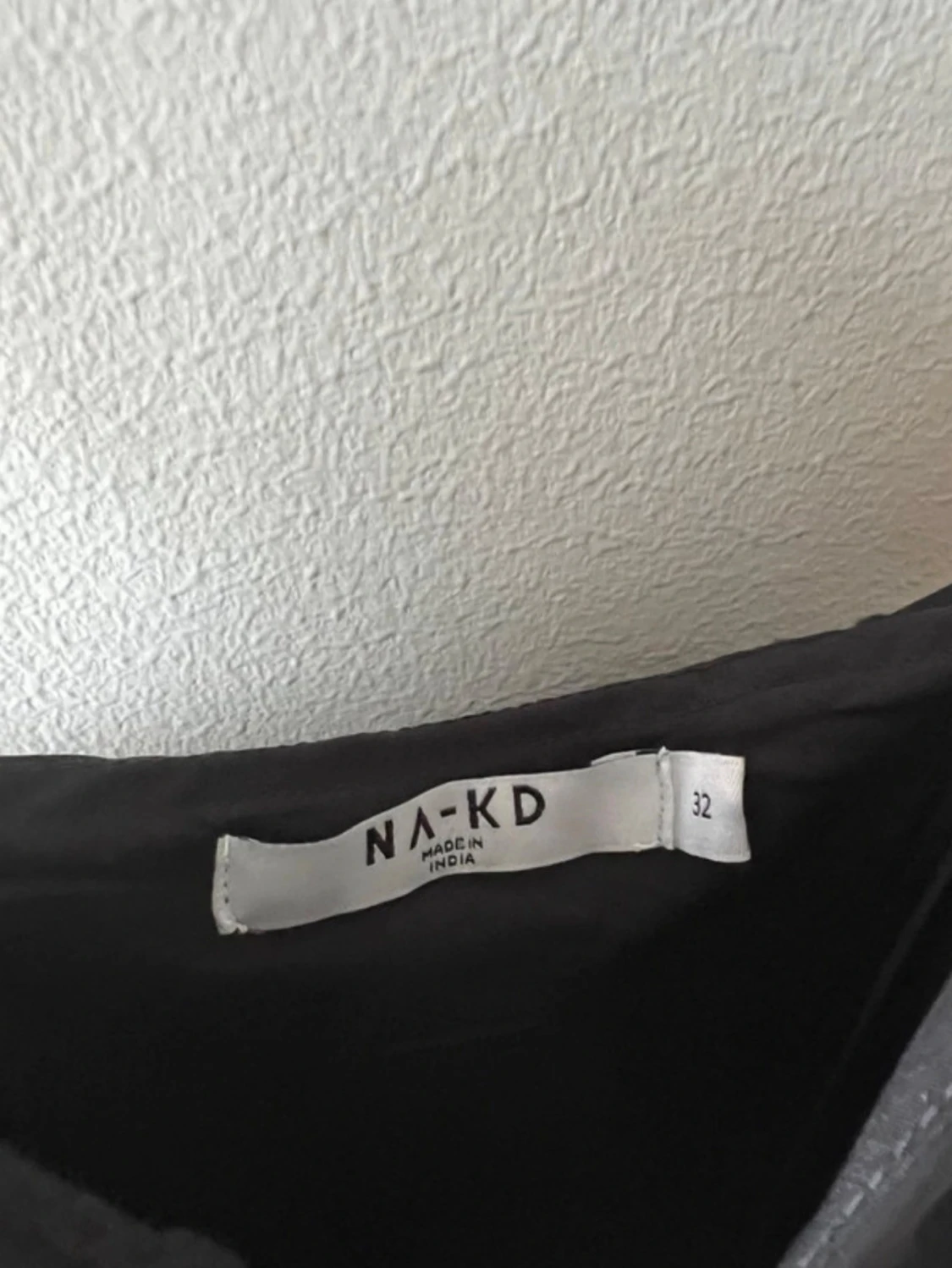 Svart långklänning med volanger - 3