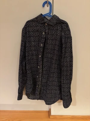 Skjorta - Skjorta som är i ett mycket bra skick 