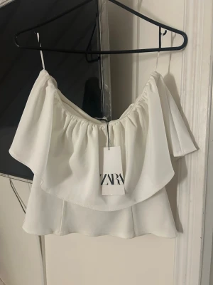 Vit volangtopp Zara - Ny med prislapp💕