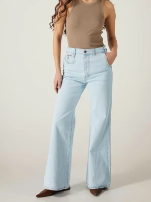 Jeans från Levi’s  - Så snygga jeans från Levi’s i modellen ”Ribcage Bell Vintage”. Så coola detaljer. Använda fåtal gånger. Nypris 1449. Storlek W27 L30